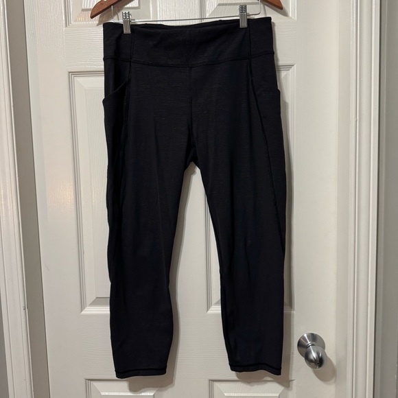 Lululemon time to sweat crops size 12 euc - Picture 1 of 6